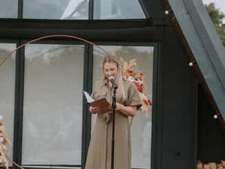 UK Wedding Celebrant vs Registrar: Which Is Right for Your Wedding?