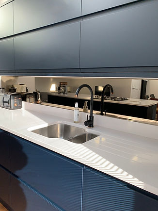 mirrored_glass_splashback_1.jpg