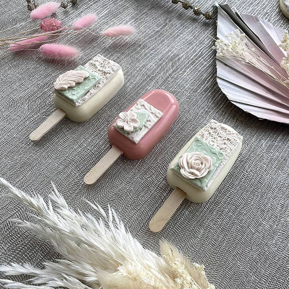 Thumbnail: Luxury Trio Of Vanilla Cakesicles
