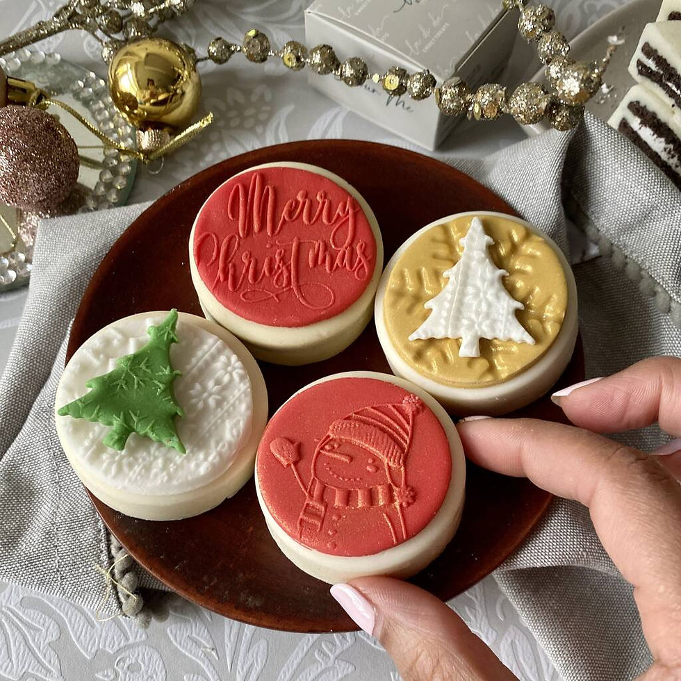 Thumbnail: Christmas Chocolate Coated Oreo Gift