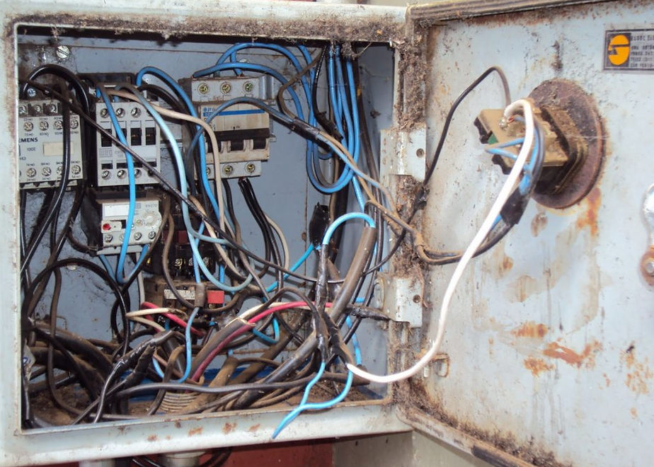 instalacao-eletrica-antiga.jpg