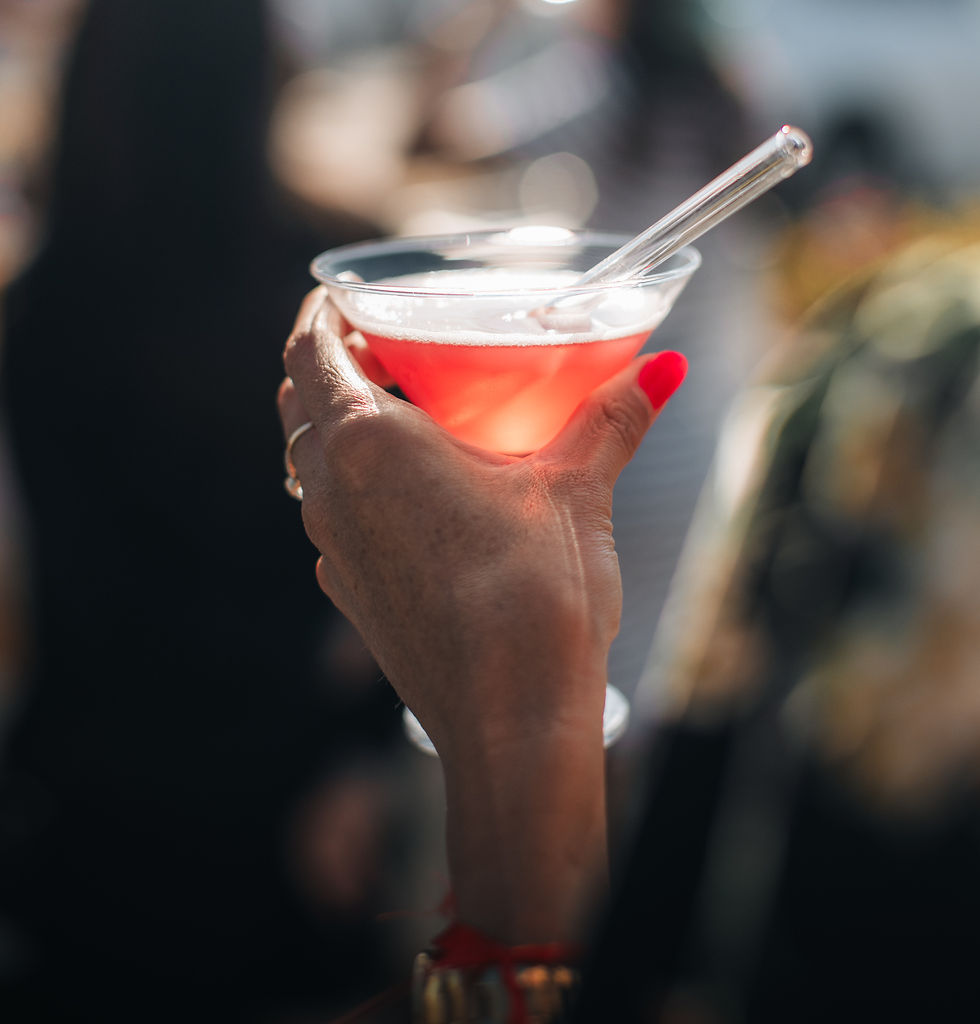 Pourquoi les cocktails low ABV séduisent de plus en plus les mariages en Normandie