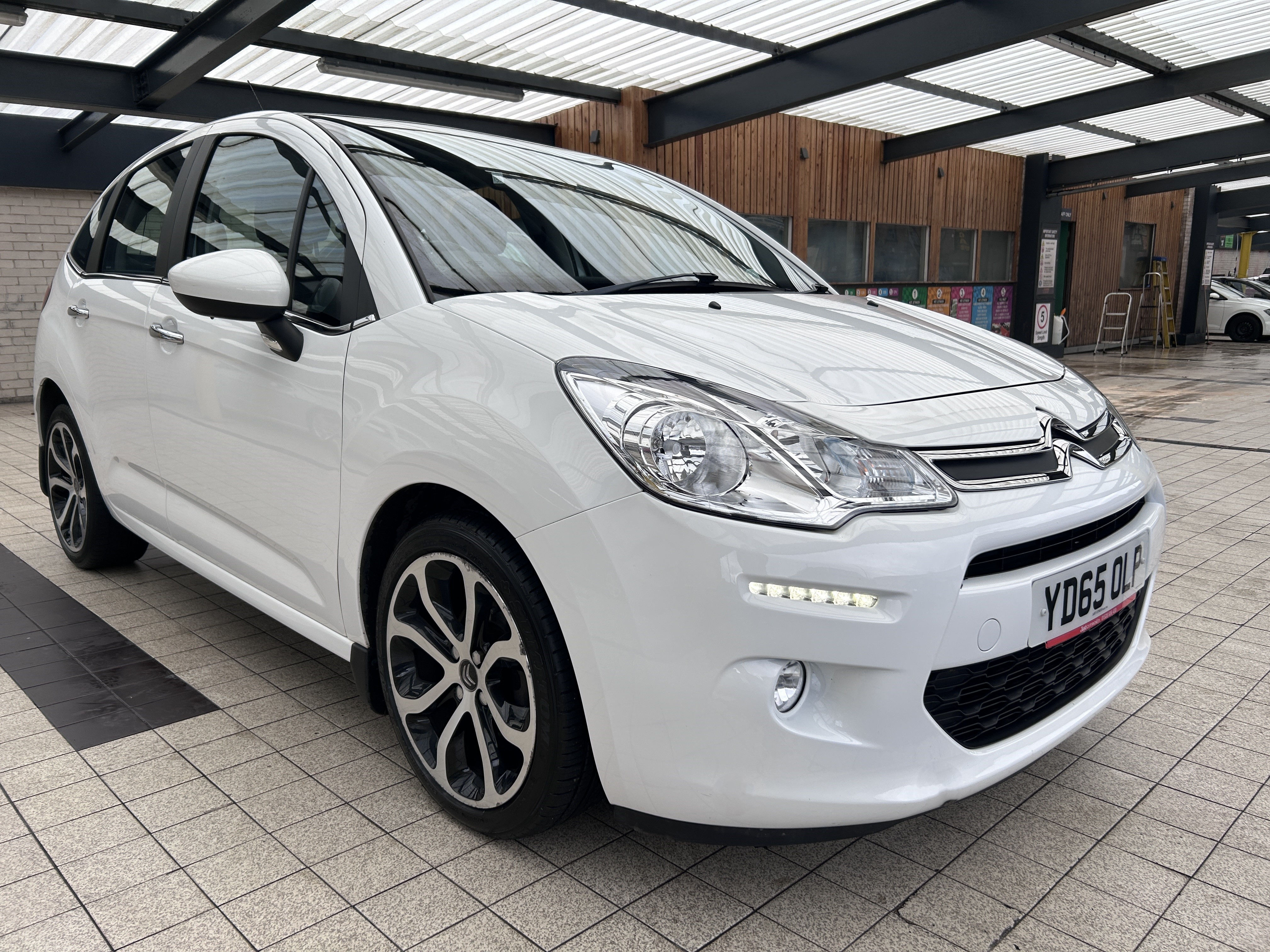 Citroen C3 1.2 PureTech Selection Hatchback 5dr Petrol Manual Euro 6 (82 ps)