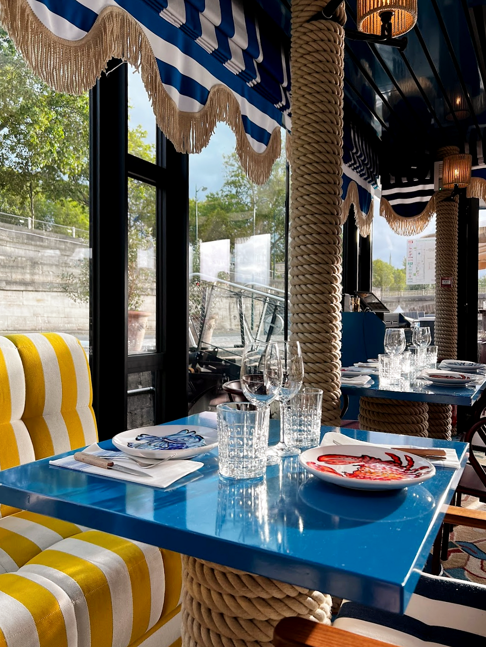 Nautical place settings on the Riviera Fuga