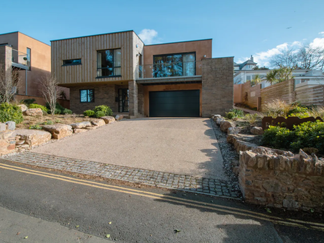 Airbnb vs Traditional Hosting - The Pro's and Cons