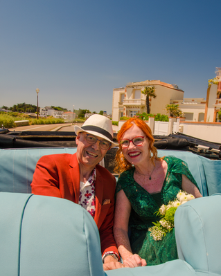 Gros plan mains des mariés enlacées, détail symbolique – photographe Christelle ,essonne-arpajon
