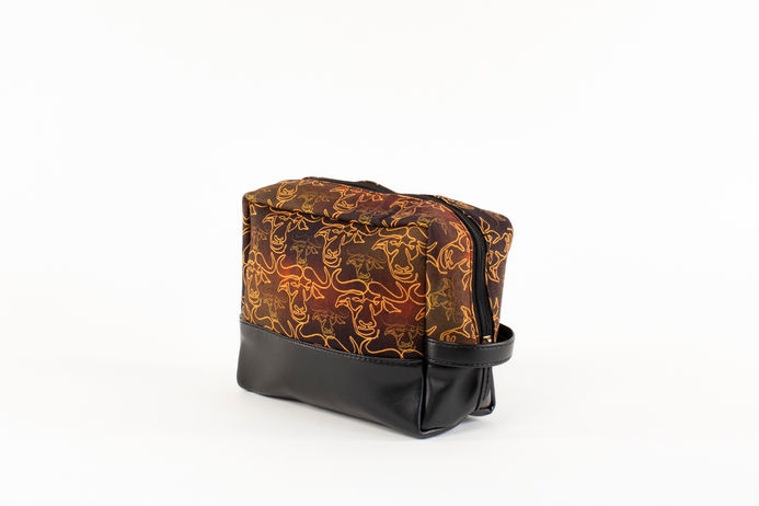 Buffalo travel kit by Safariki – toiletry bag with buffalo artwork