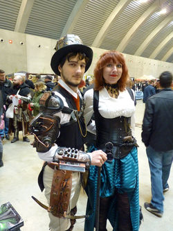 Etranges costumes