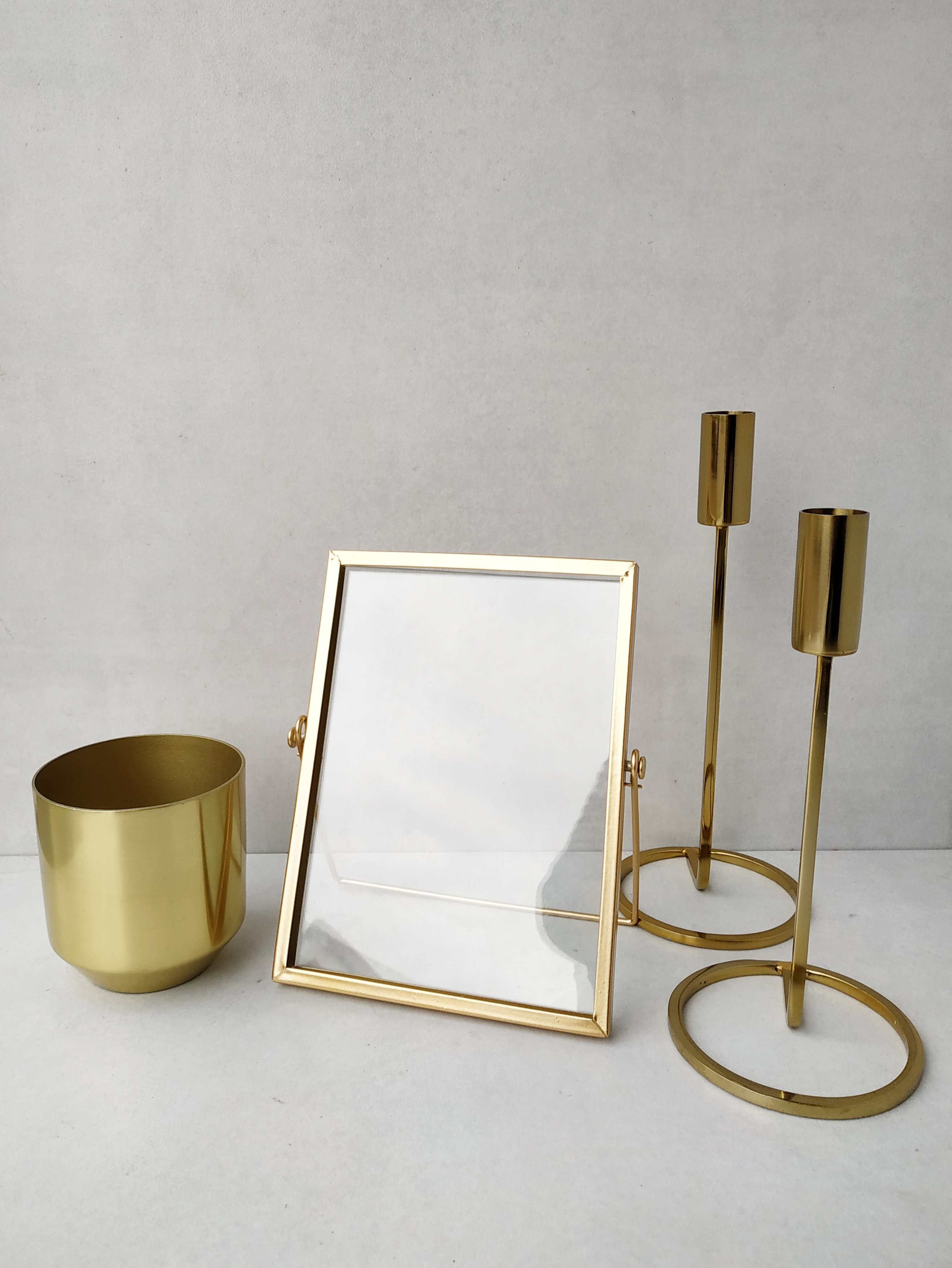 MD008 Gold rimmed glass table frame moidecorhire