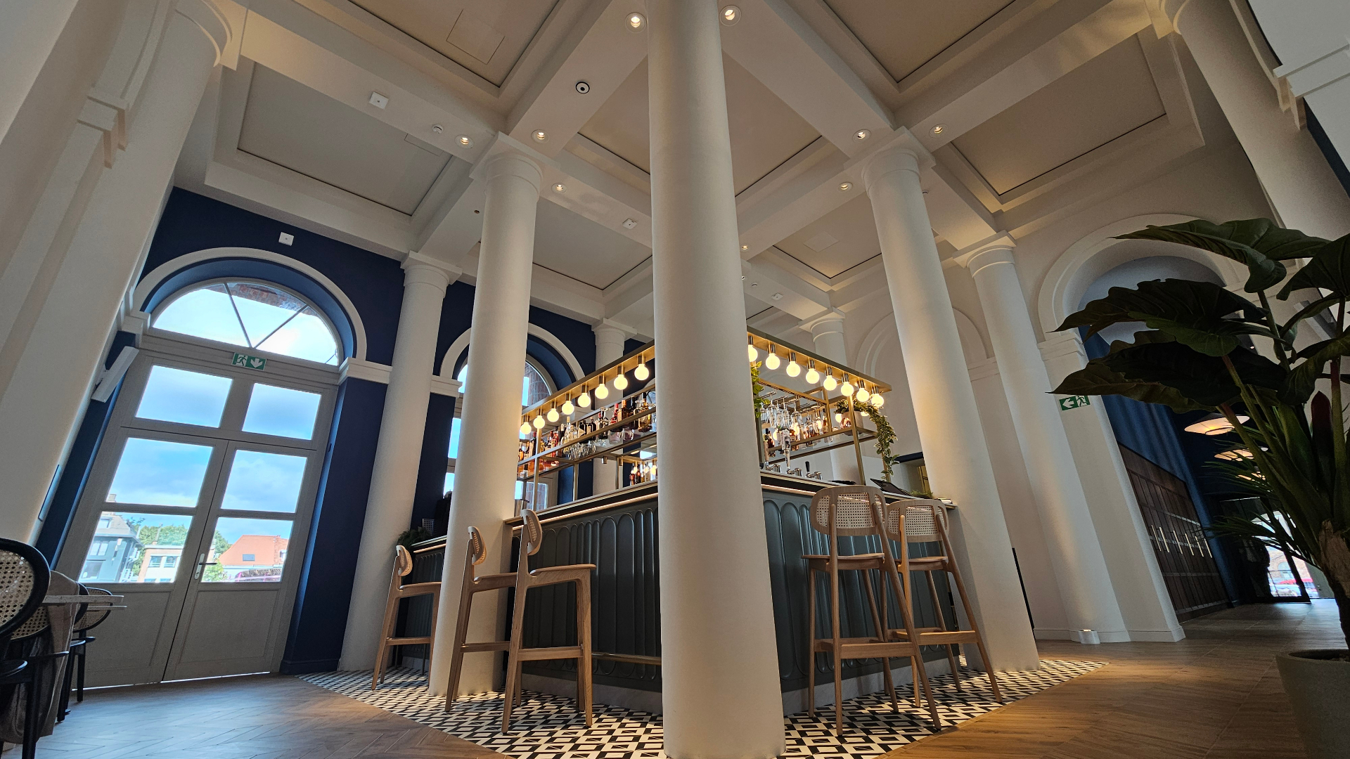 Volledig afgewerkte hotelbar