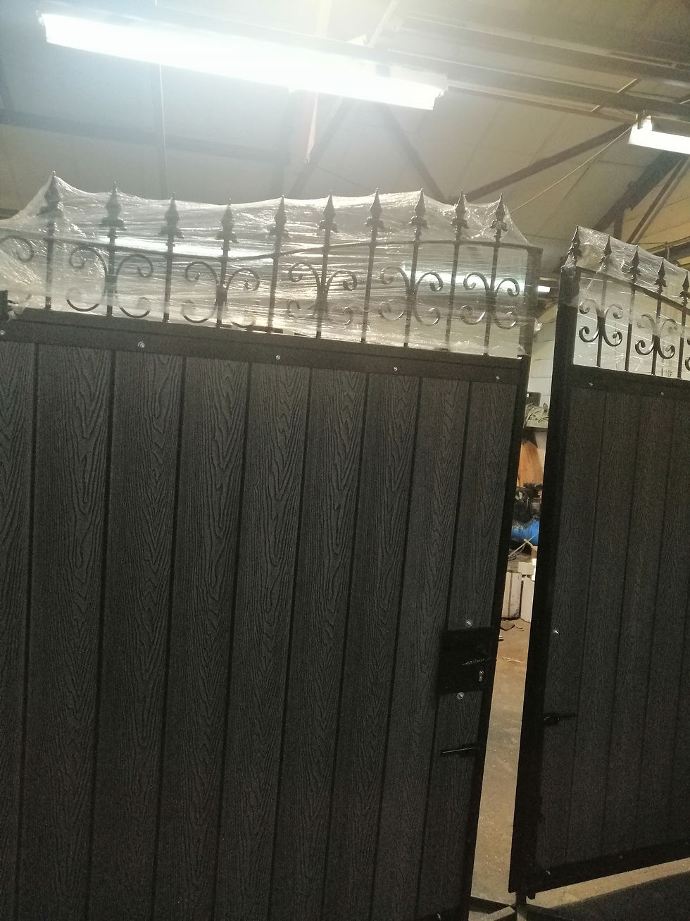 Thumbnail: MH16, Arch Double Composite Gate detail