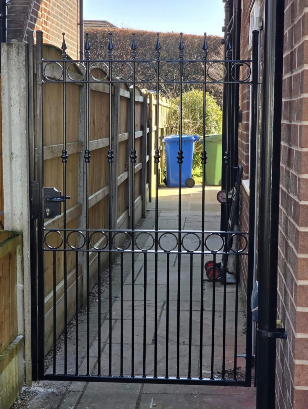MH150, Pedestrian Gate.