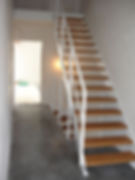 Stalen trap wit met houten treden