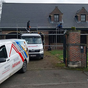 Platte en hellende daken leggen