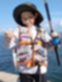 小学生の少年がサバを釣り上げました(^O^)/