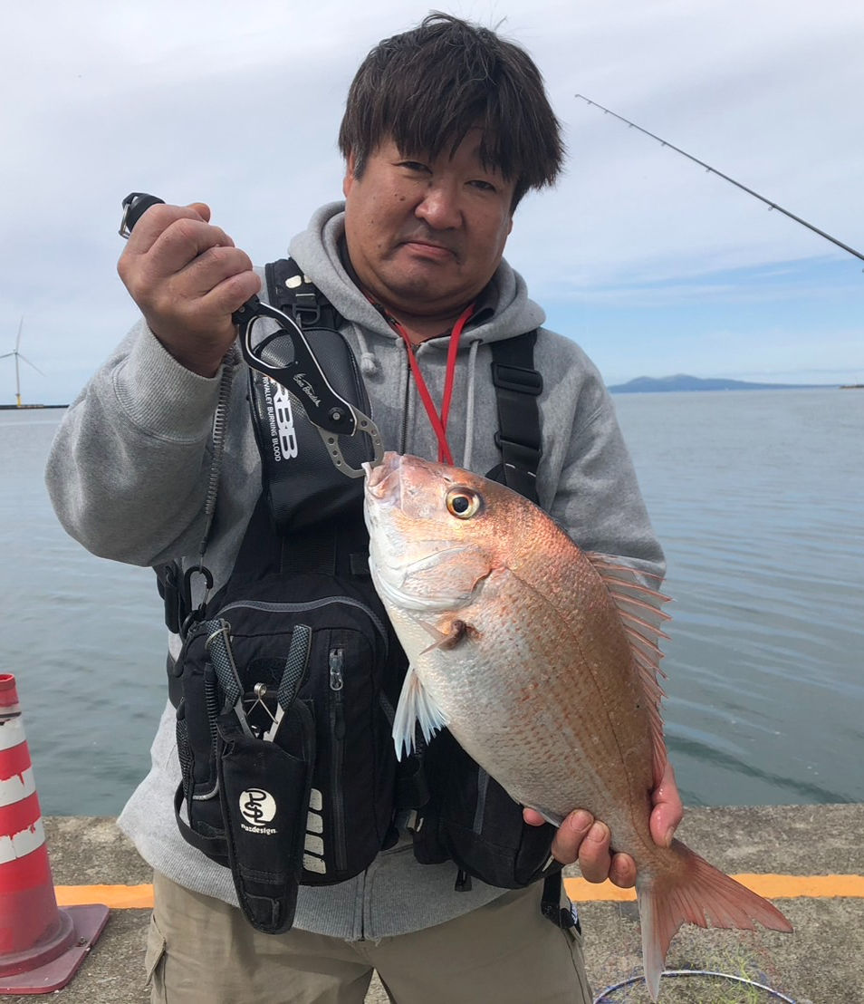 50㎝マダイ、800m先端、ルアーにヒット