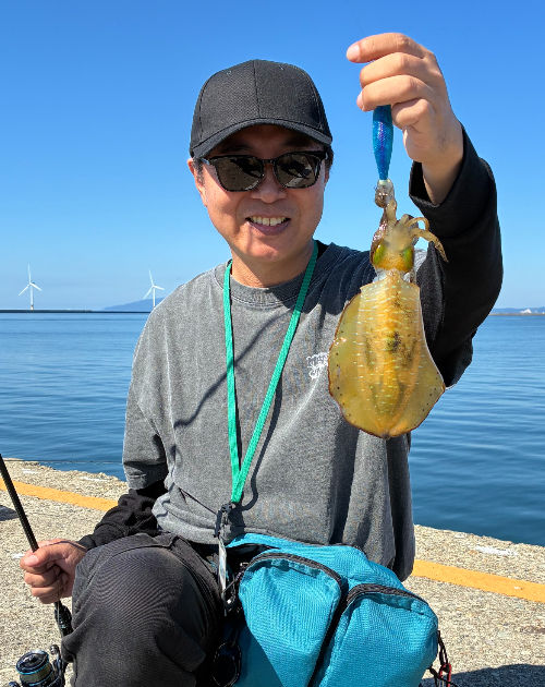 330m付近 アオリイカ釣り教室参加者 生まれて初めて釣って満面の笑み