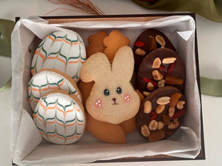 Como Celebrar a Páscoa em Casa: Aconchego, Tradição e o Sabor das Bolachas Artesanais