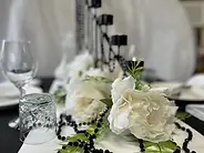 elbee-black-and-white-table-decor.webp