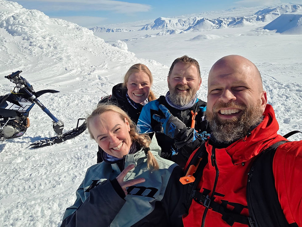 Eva & Óskar from Arctic Trailblazers with happy customers