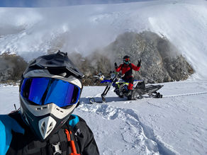Óskar from Arctic Trailblazers on a great snowy day with a customer