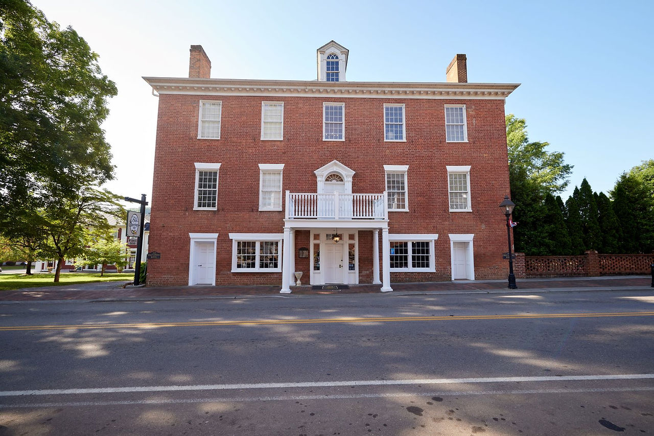 Historic Hales Spring Inn