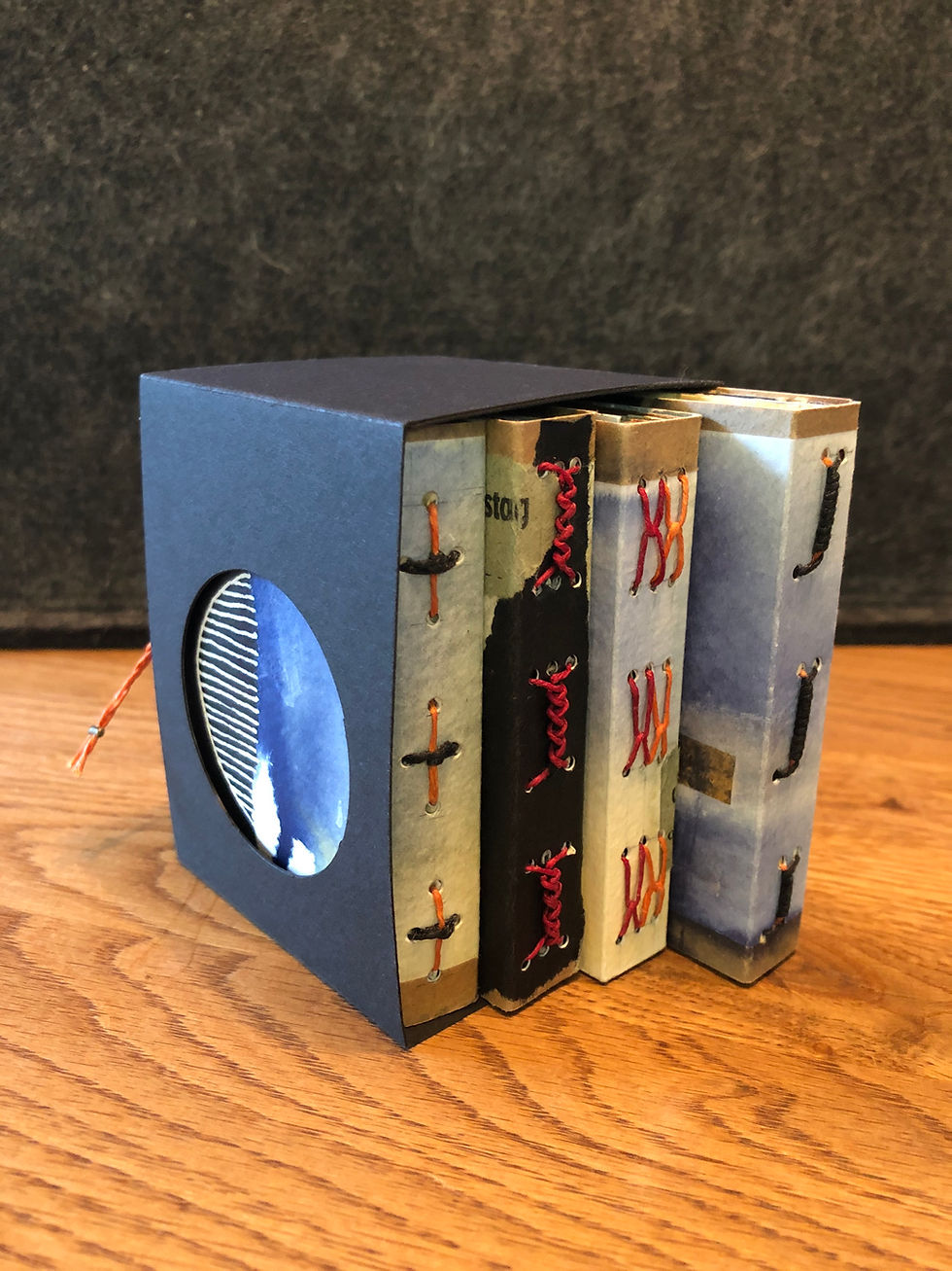Miniaturbild: vier Bücher mit 4 verschiedenen Bindetechniken
