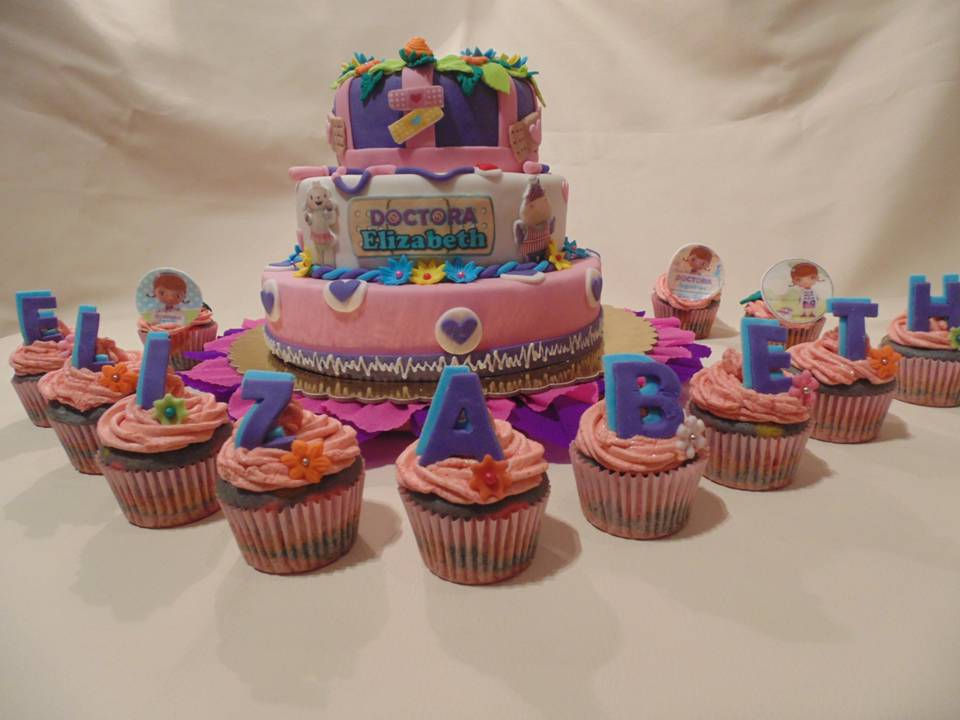 CUP CAKES RELLENOS.  Dra Juguetes.JPG