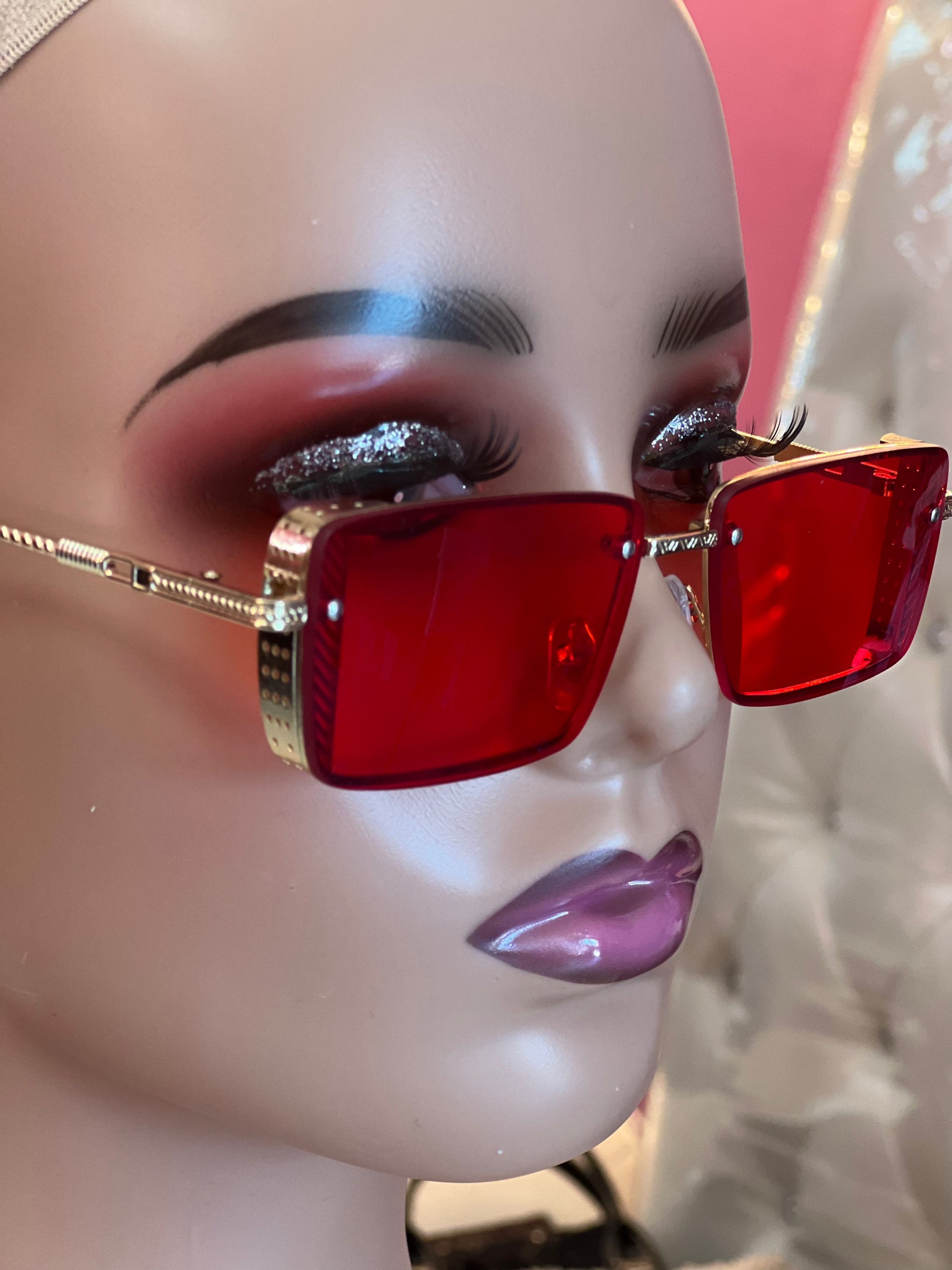 Red lense sunglass 