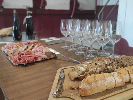 Dégustation de vin accompagnés de planches de charcuterie et fromages