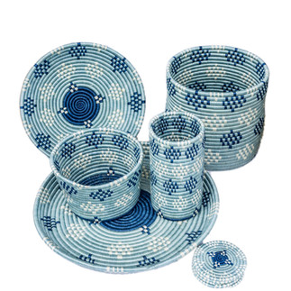 Nuvola hand-woven dining set