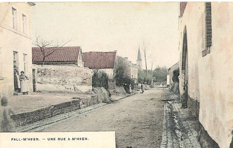 Bergstraat zicht richting kerk Val.jpg