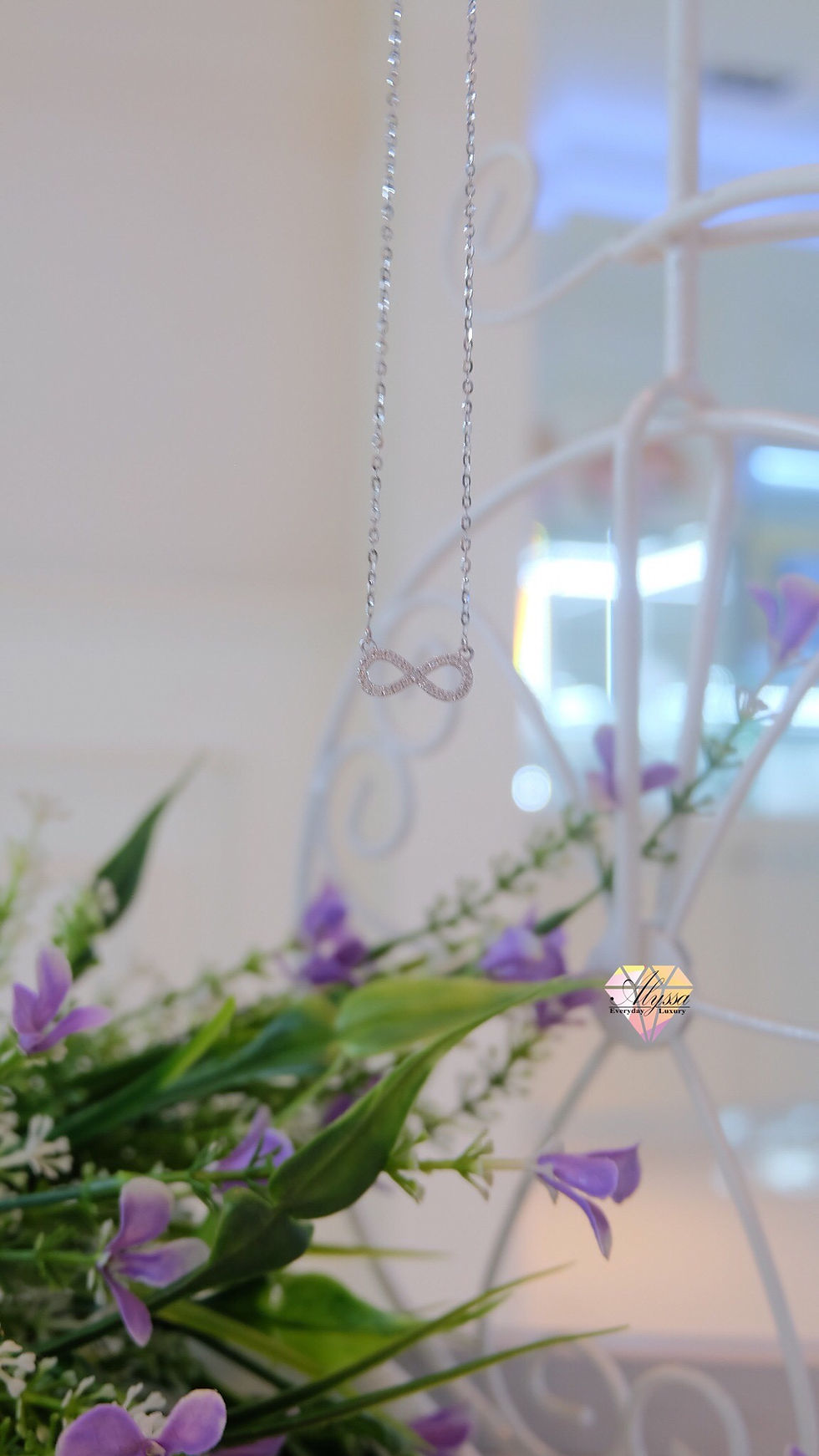 Thumbnail: สร้อยคอ Mini Eternity Necklace 18K