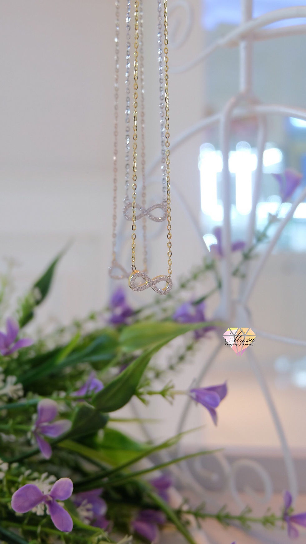 Thumbnail: สร้อยคอ Mini Eternity Necklace 18K