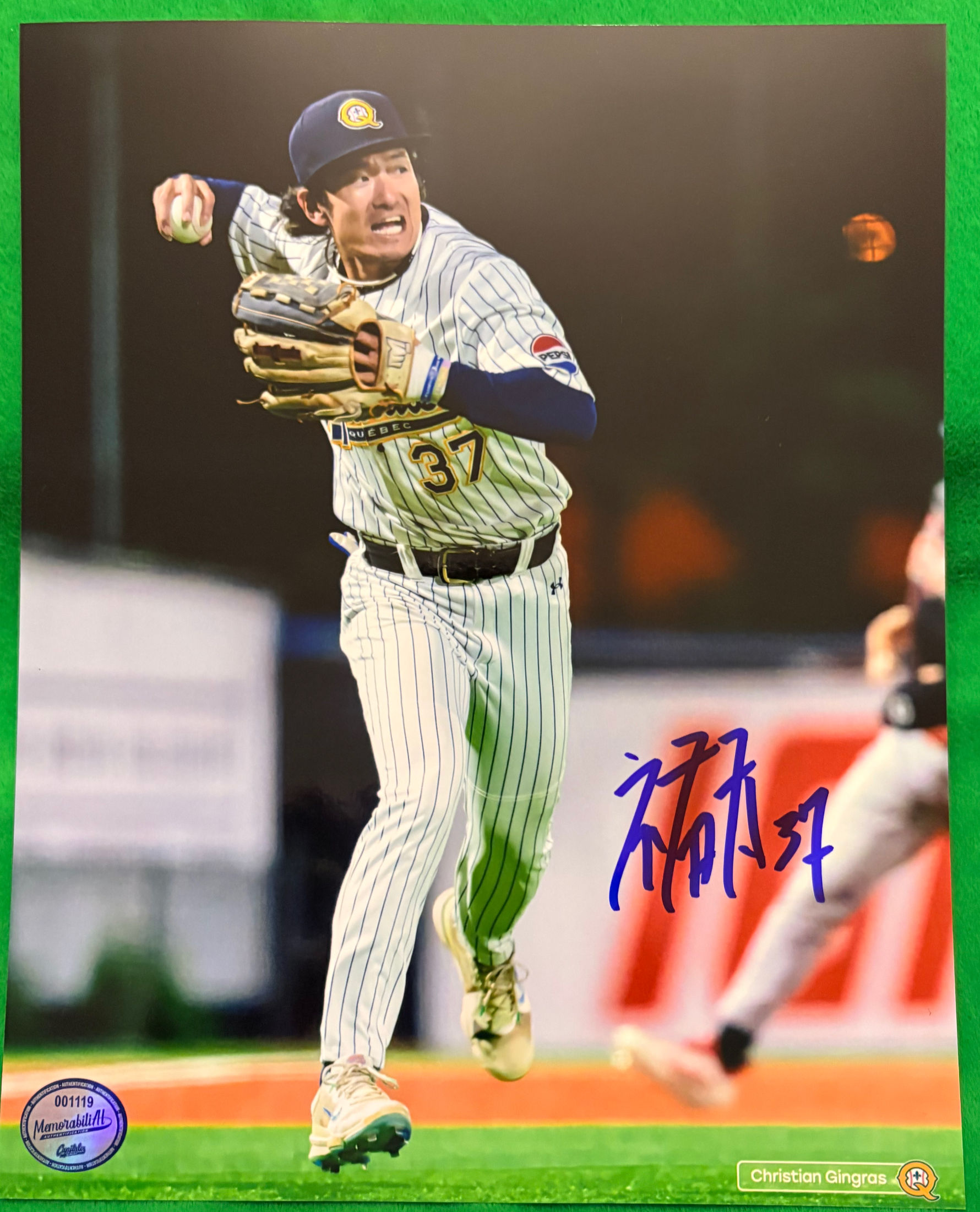 Photo 8 X 10 Capitales de Quebec autographiée par Yuta Hamada