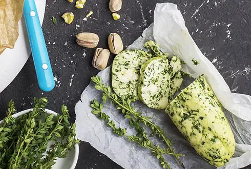 Selbstgemachte Kräuterbutter mit Dip Gewürzen
