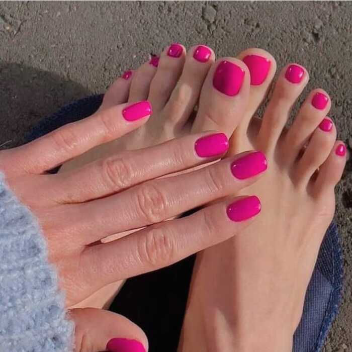 Emqueen Magenta Press-On Nails Set for Hands and Toes