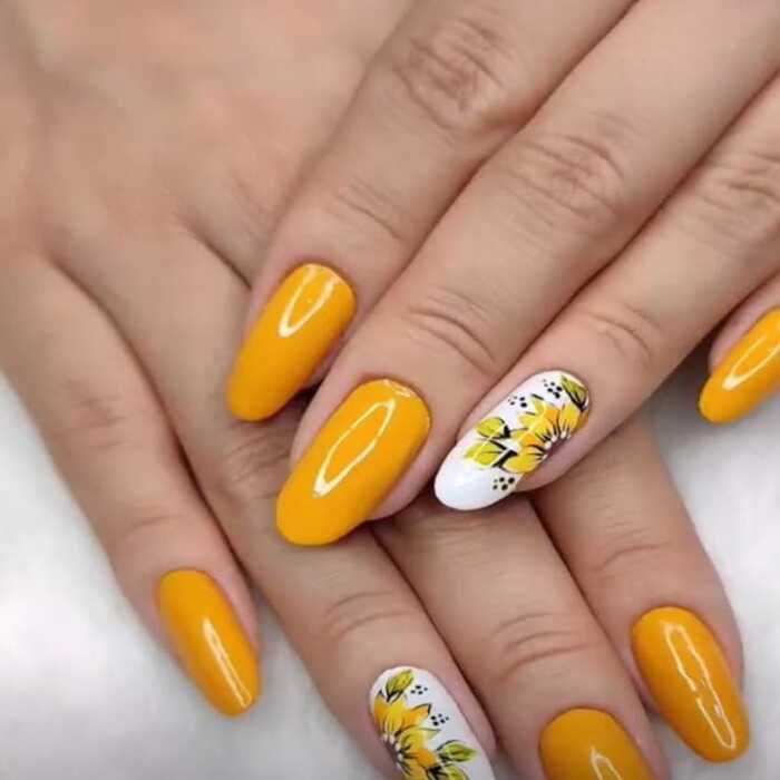 Emqueen Mustard Yellow Floral Press-On Nails Set