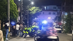Medellín/ Dos policías lesionados y un presunto delincuente neutralizado, uno más capturado y arma de fuego incautada durante procedimiento en Aranjuez.