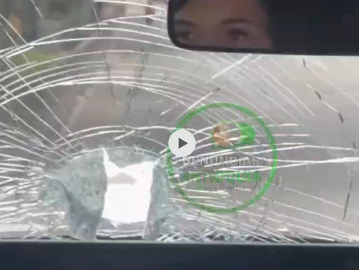 #Medellín | Ciudadana denuncia incidente en sector Minorista: piedra impacta vidrio de su vehículo mientras viajaba con sus hijos menores
