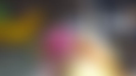 #Medellín/ un hombre y una mujer en motocicleta intentaron hurtar un celular a una mujer que estaba chateando en local de comidas rápidas en laureles.