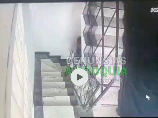 #MedellÃn/ este sujeto ingresa a una lavanderÃa en el centro de MedellÃn y se hurta un celular y un bolso