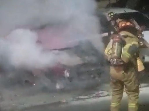 #Bello | Incendio de vehículo en el barrio El Trapiche