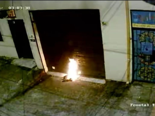 #Medellín/ un habitante en situación de calle intento incendiar un local comercial en el Barrio Santa Fé detrás del zoológico.