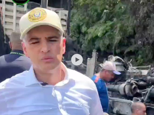 Gobernador de Antioquia visita Valdivia tras incineración de vehículos.