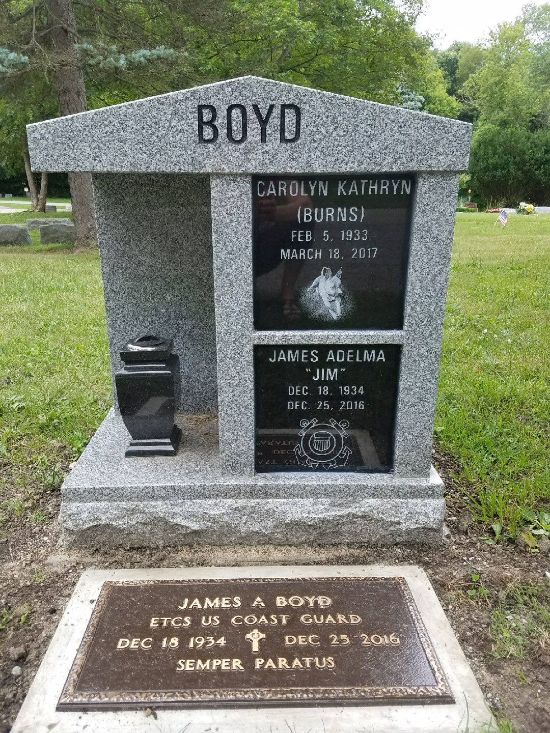 CREMATION MONUMENTS & VASE