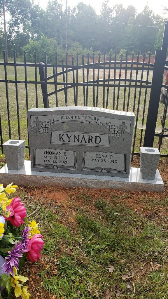 SPEIGHTS  COMPANION MONUMENT & LARGE VASE SET