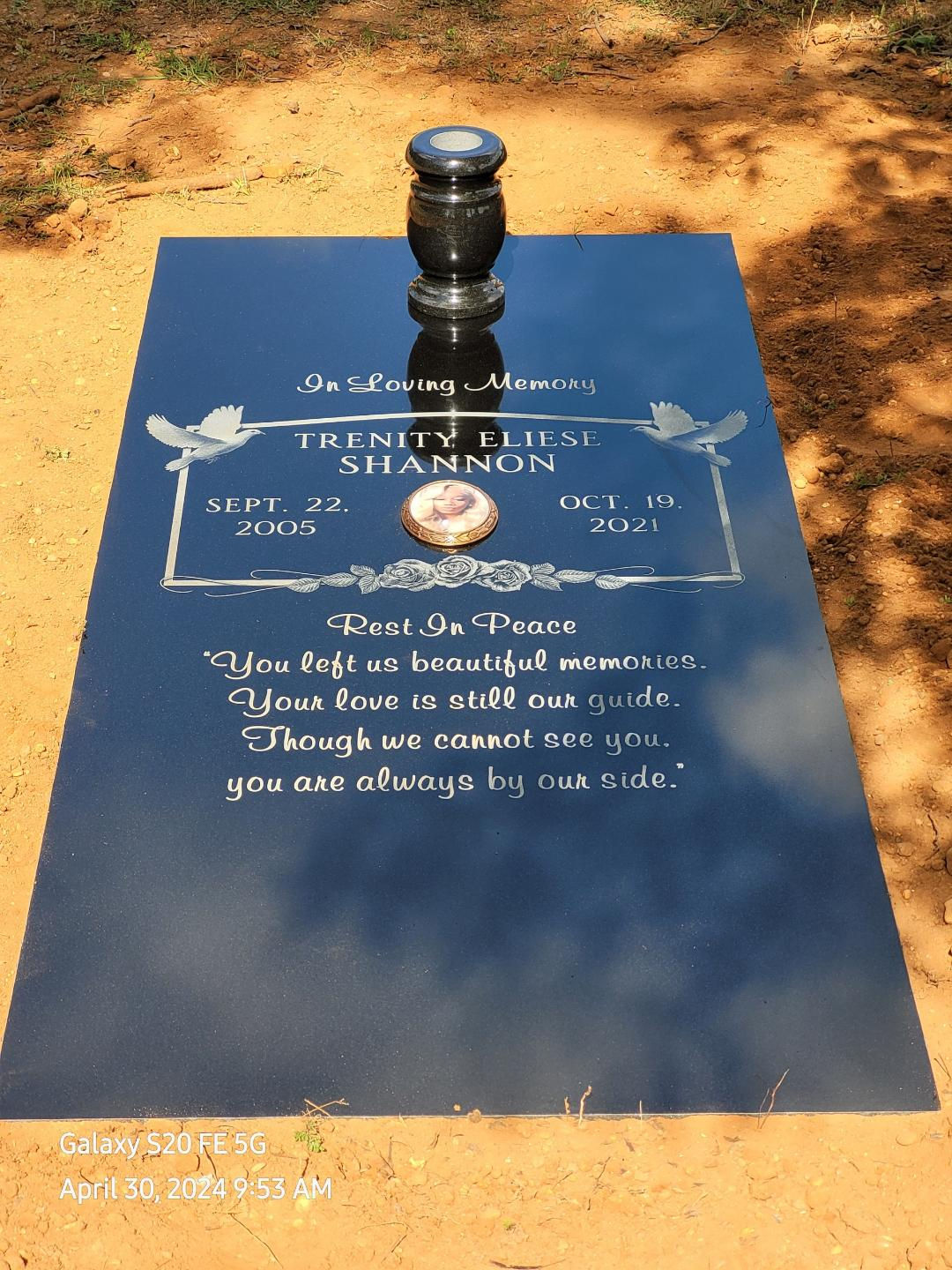 TRENITY CUSTOM BLACK ETCHED LEDGER / PHOTO & VASE