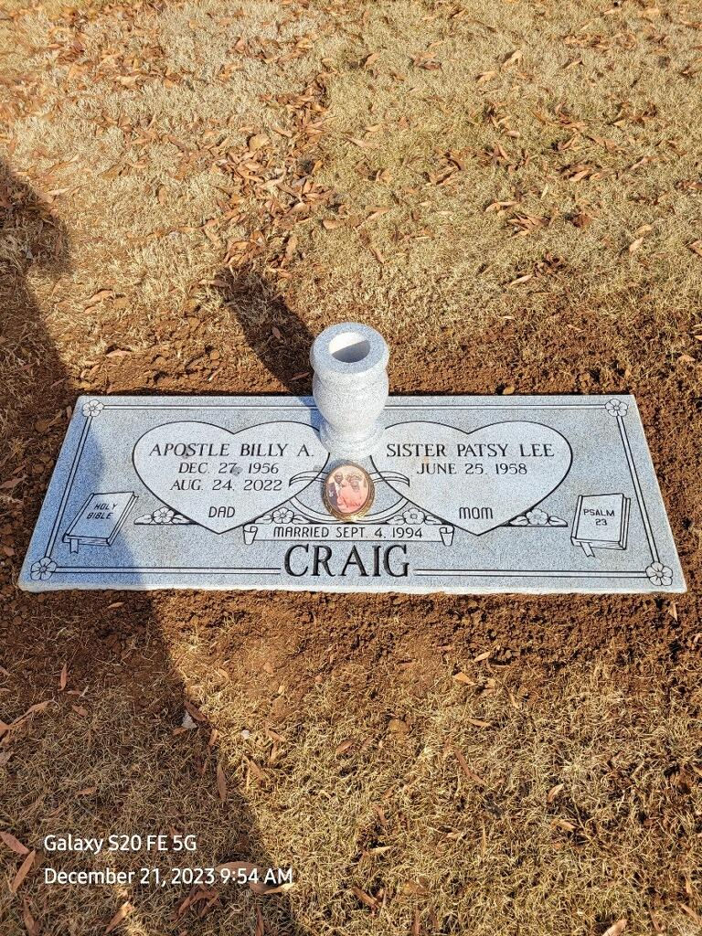 DOUBLE FLAT COMPANION MONUMENT / PHOT & VASE