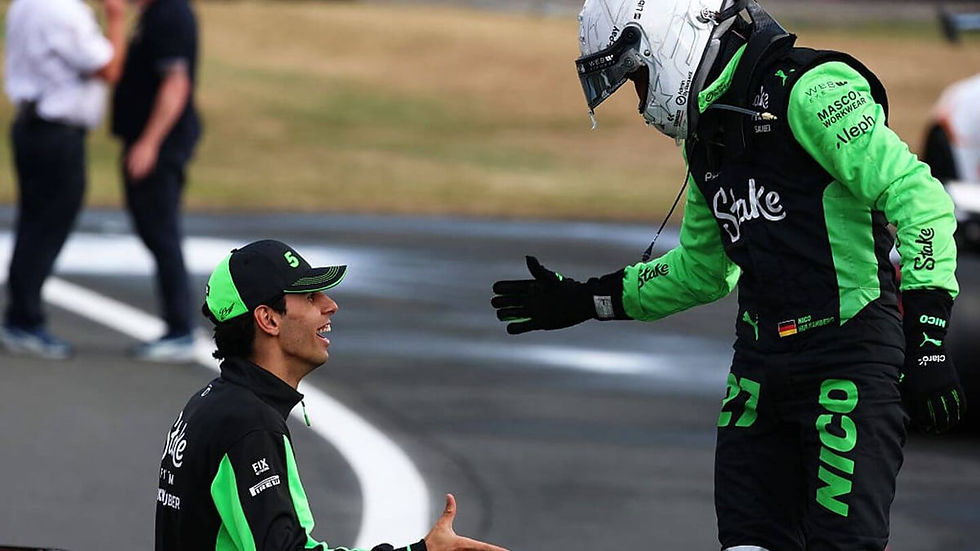 Nico Hulkenberg being congratulated by teammate Gabriel Bortoletto (Photo by: Getty Images)